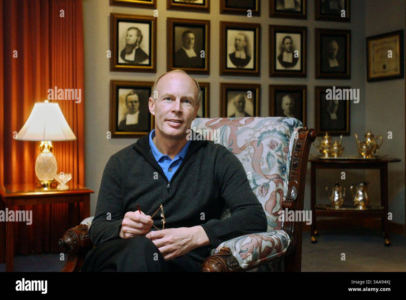 AKTE 2004 -- Bruder Craig Franz, Montag, 27. Dezember 2004, ist scheidender Präsident des St. Mary's College in Moraga, Kalifornien (Joanna Jhanda/Contra Costa Times) Stockfoto