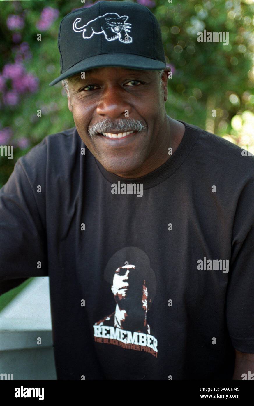 8. Juni 2001: David Hilyard aus Oakland ist Gründer der Huey P. Newton Foundation und plant, eine Linie von Kleidung zu vermarkten, die von Ikonen der Black Panthers verziert wird. Dienstag, 5. Juni 2001. (Sacramento Bee/Michael A. Jones) (Bild: © Michael A. Jones/Sacramento Bee Via ZUMA Wire) Stockfoto