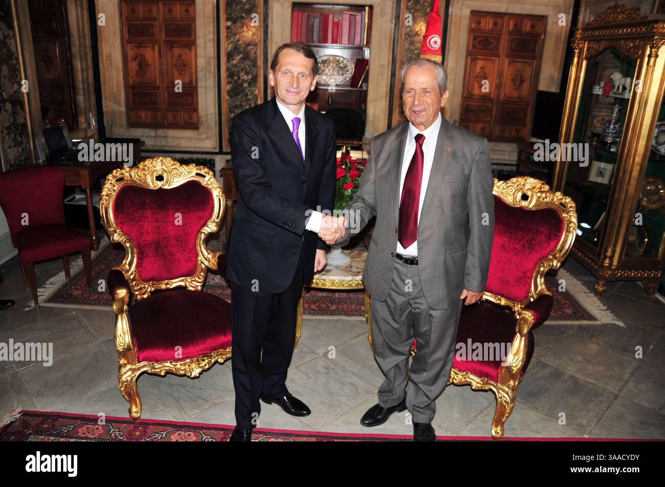 5. November 2015 - Tunis, Tunesien - der Präsident der Versammlung der Abgeordneten (ARP) Volk Mohamed Ennasser empfängt den Präsidenten der Duma (Unterhaus des russischen parlaments) Sergej Naryschkin zu einem offiziellen Besuch in Tunesien. (Bild: © Chokri Mahjoub Via ZUMA Wire) Stockfoto
