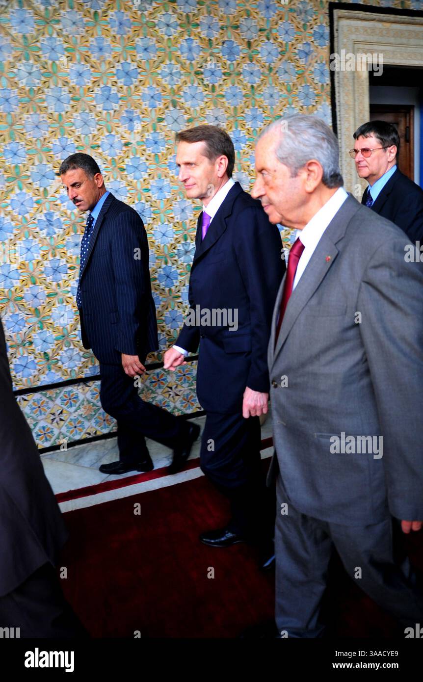 5. November 2015 - Tunis, Tunesien - der Präsident der Versammlung der Abgeordneten (ARP) Volk Mohamed Ennasser empfängt den Präsidenten der Duma (Unterhaus des russischen parlaments) Sergej Naryschkin zu einem offiziellen Besuch in Tunesien. (Bild: © Chokri Mahjoub Via ZUMA Wire) Stockfoto