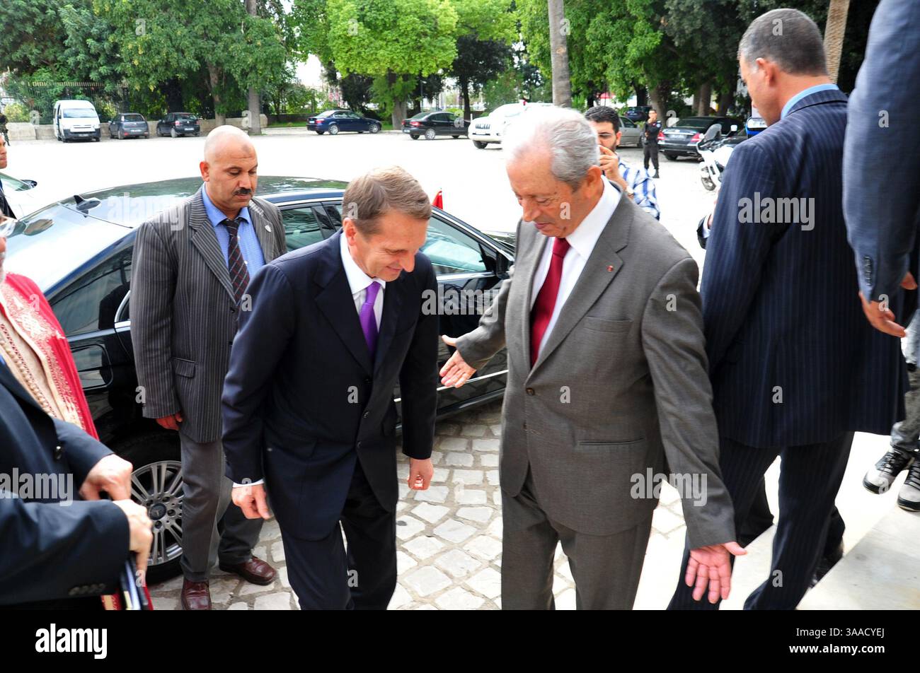 5. November 2015 - Tunis, Tunesien - der Präsident der Versammlung der Abgeordneten (ARP) Volk Mohamed Ennasser empfängt den Präsidenten der Duma (Unterhaus des russischen parlaments) Sergej Naryschkin zu einem offiziellen Besuch in Tunesien. (Bild: © Chokri Mahjoub Via ZUMA Wire) Stockfoto