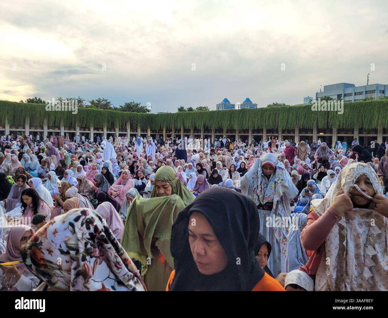 Jakarta, Indonesien - 31. März 2025. Eid al-Fitr Gebete in der Istiqlal Moschee Jakarta. Stockfoto