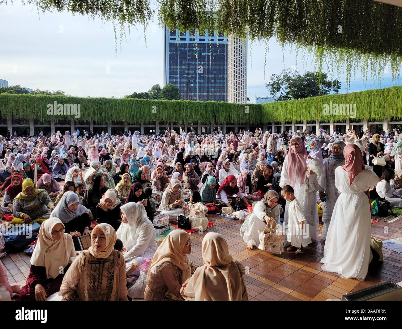 Jakarta, Indonesien - 31. März 2025. Eid al-Fitr Gebete in der Istiqlal Moschee Jakarta. Stockfoto