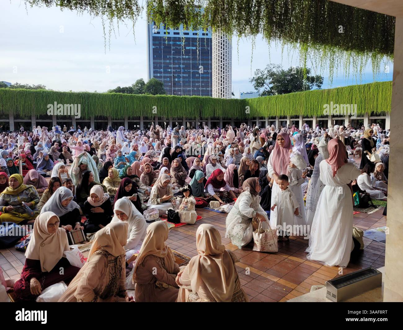 Jakarta, Indonesien - 31. März 2025. Eid al-Fitr Gebete in der Istiqlal Moschee Jakarta. Stockfoto