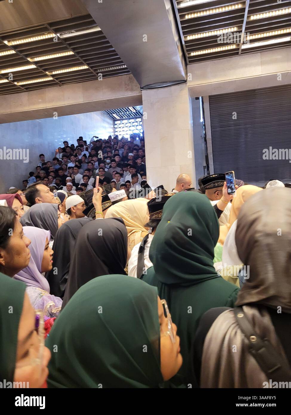 Jakarta, Indonesien - 31. März 2025. Eid al-Fitr Gebete in der Istiqlal Moschee Jakarta. Stockfoto