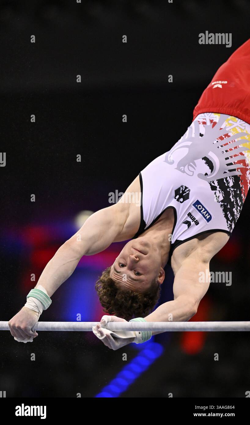 Alexander kurz GER High Bar Action Gymnastik, EnBW DTB-Pokal, Porsche-Arena, Stuttgart, Baden-Württemberg, Deutschland, Europa Stockfoto