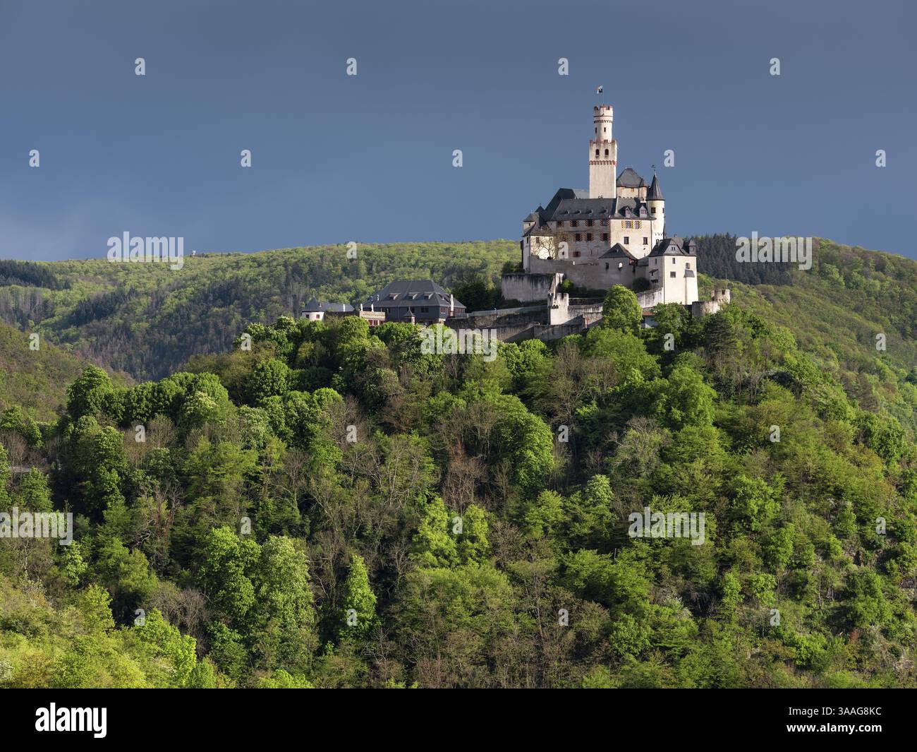 Gewitter über Schloss Marksburg, UNESCO-Weltkulturerbe Oberes Mittelrheintal, Rheinland-Pfalz, Deutschland, Europa Stockfoto