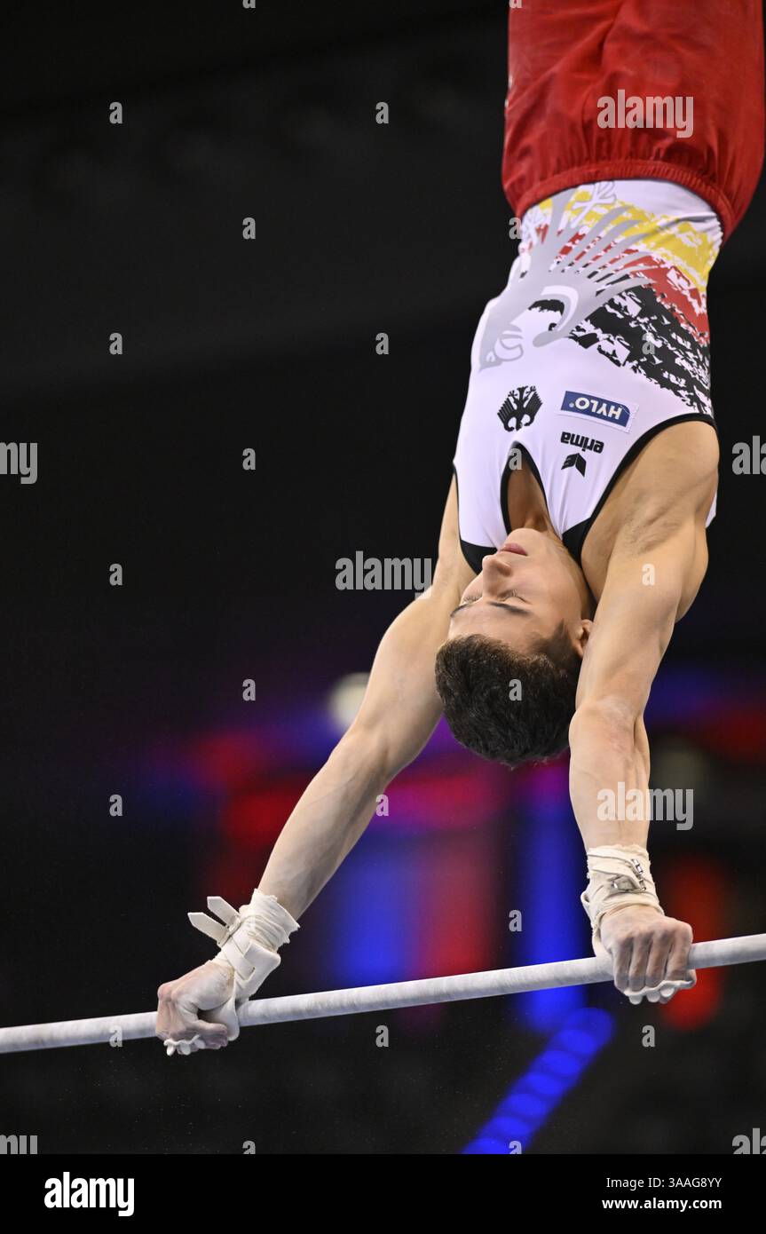 Timo Eder GER High Bar Action Gymnastik, EnBW DTB-Pokal, Porsche-Arena, Stuttgart, Baden-Württemberg, Deutschland, Europa Stockfoto