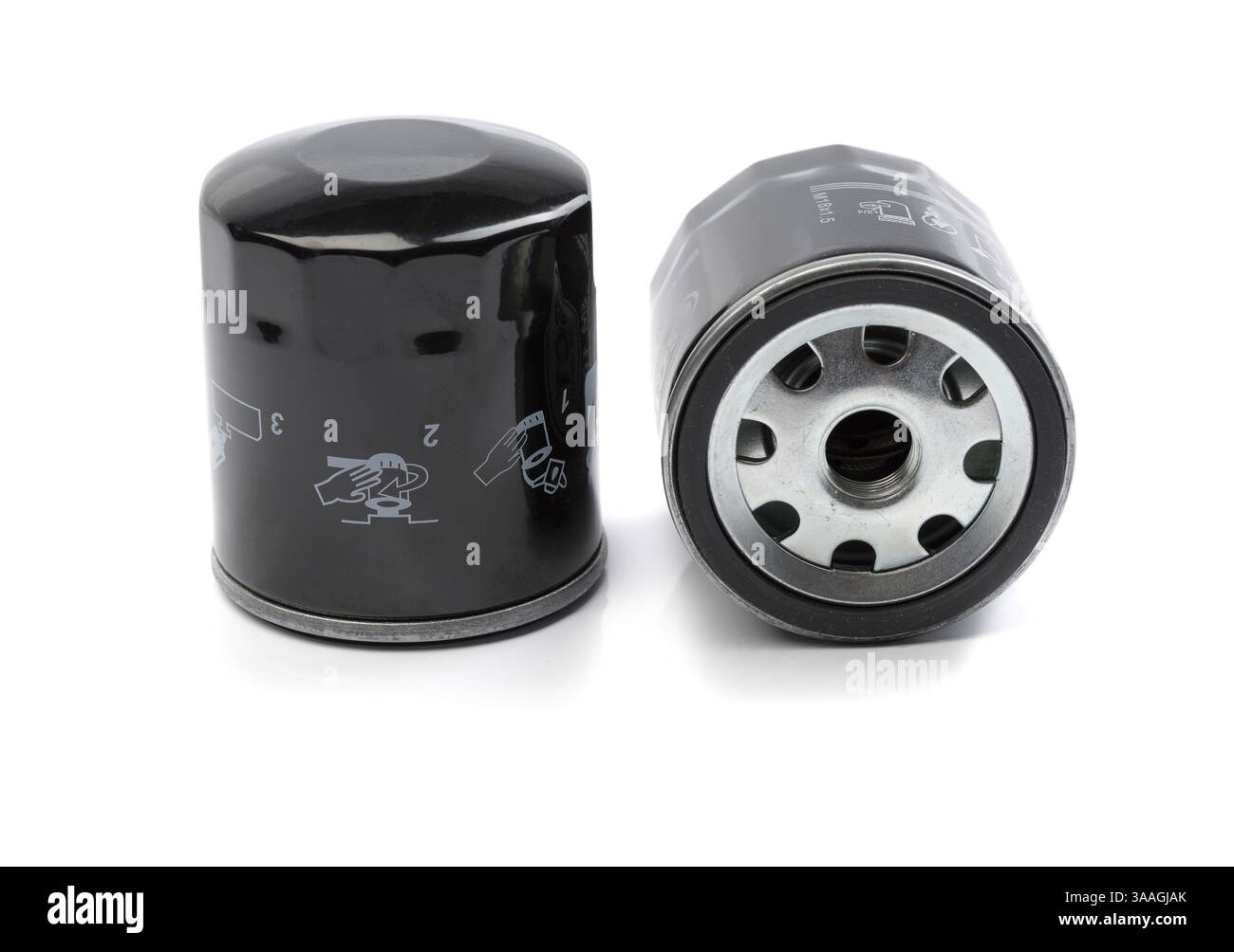 Zwei Ölfilter für ein Auto. Auf weiß isolieren Stockfoto