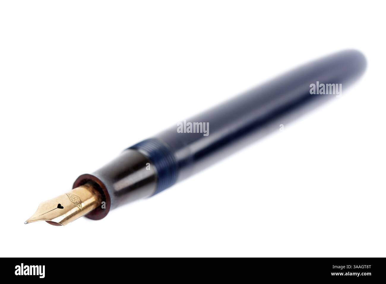 Die alten Stift mit Goldfeder isoliert auf weißem Hintergrund Stockfoto