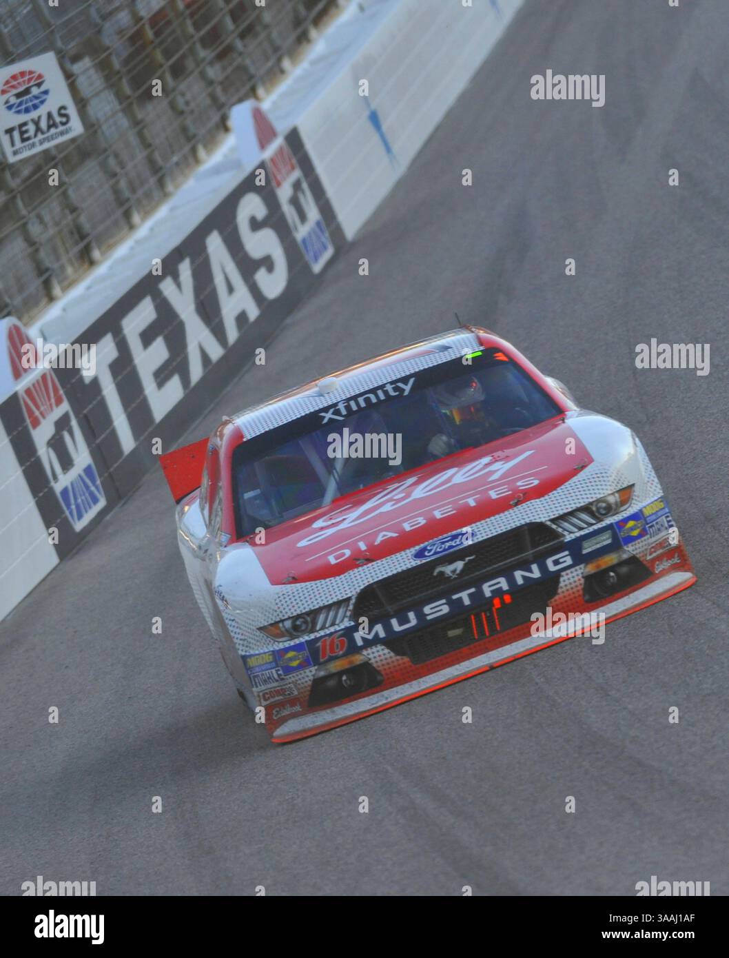 7. November 2015: Ryan Reed fährt den Ford der Lilly/American Diabetes Association während der O’Reilly Auto Parts Challenge auf dem Texas Motor Speedway in Fort Worth, Texas, in Turn One. Austin McAfee/CSM(Kreditbild: © Austin McAfee/CSM via ZUMA Wire) Stockfoto