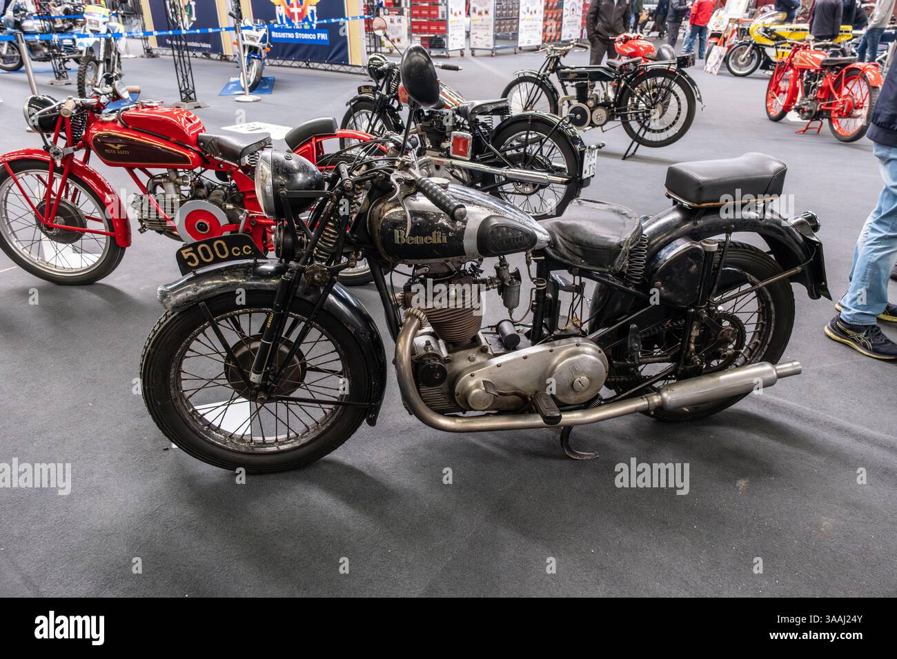 Modena, Italien: 2025 03 30 Motor fest Expo Motorrad Classic Benelli Motorradausstellung auf der Italienischen Messe. Hochwertige Fotos Stockfoto