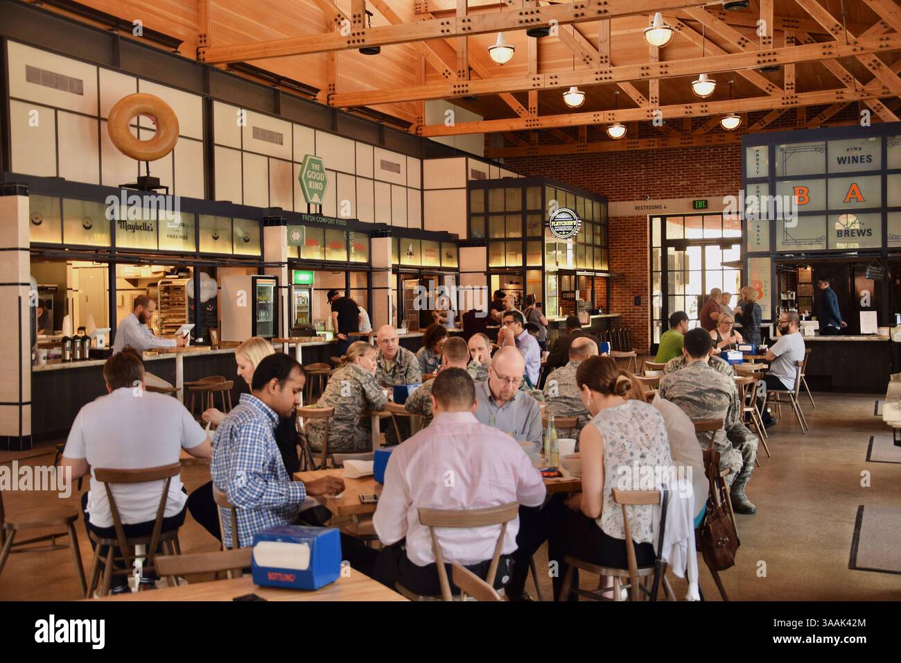 4. März 2018 – San Antonio, TX, USA – in der Food Hall der Abfüllabteilung in Pearl werden sechs Anbieter von Speisen, Getränken und Süßigkeiten angeboten. (Kreditbild: © Mark Johanson/TNS via ZUMA Wire) Stockfoto