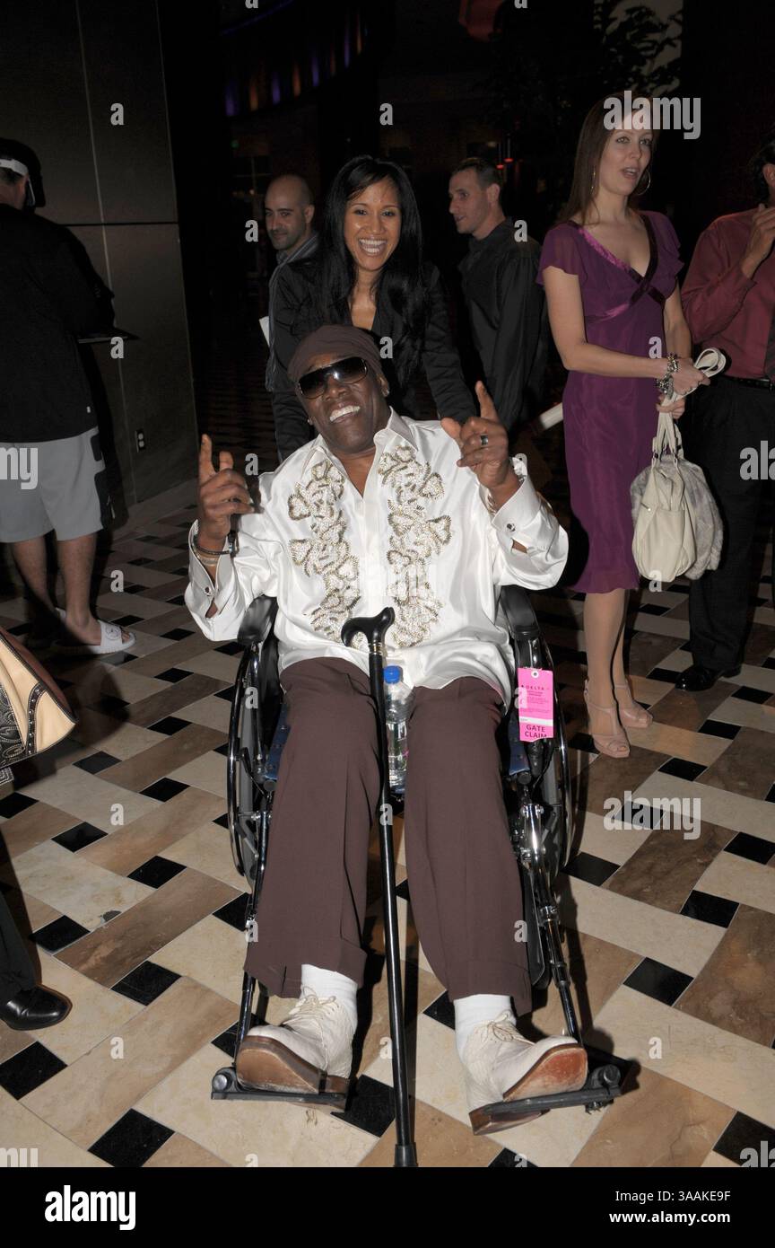 MIAMI BEACH, Florida – 18. JUNI: Der Saxophonist Clarence Clemons, ein prägender musikalischer Einfluss hinter dem Sound von Bruce Springsteen und der E Street Band, starb am Samstag an Komplikationen an einem Schlaganfall. Er war 69. Am 18. Juni 2011 in Miami Beach, Florida..Leute: Clarence Clemons (Kreditbild: © SMG via ZUMA Wire) Stockfoto