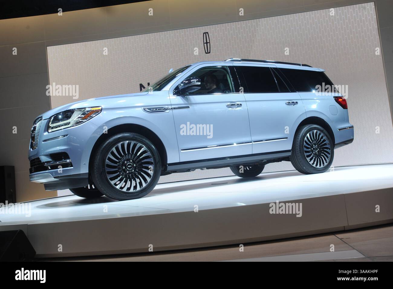 NEW YORK, NY - 13. APRIL: Die New York International Auto Show, 13. April 2017 im Jacob K. Javits Convention Center in New York City. Die New York International Auto Show ist ab Freitag, 14. April für die Öffentlichkeit geöffnet und läuft bis 23. April..People: Atmosphere..1. (Kreditbild: © SMG via ZUMA Wire) Stockfoto