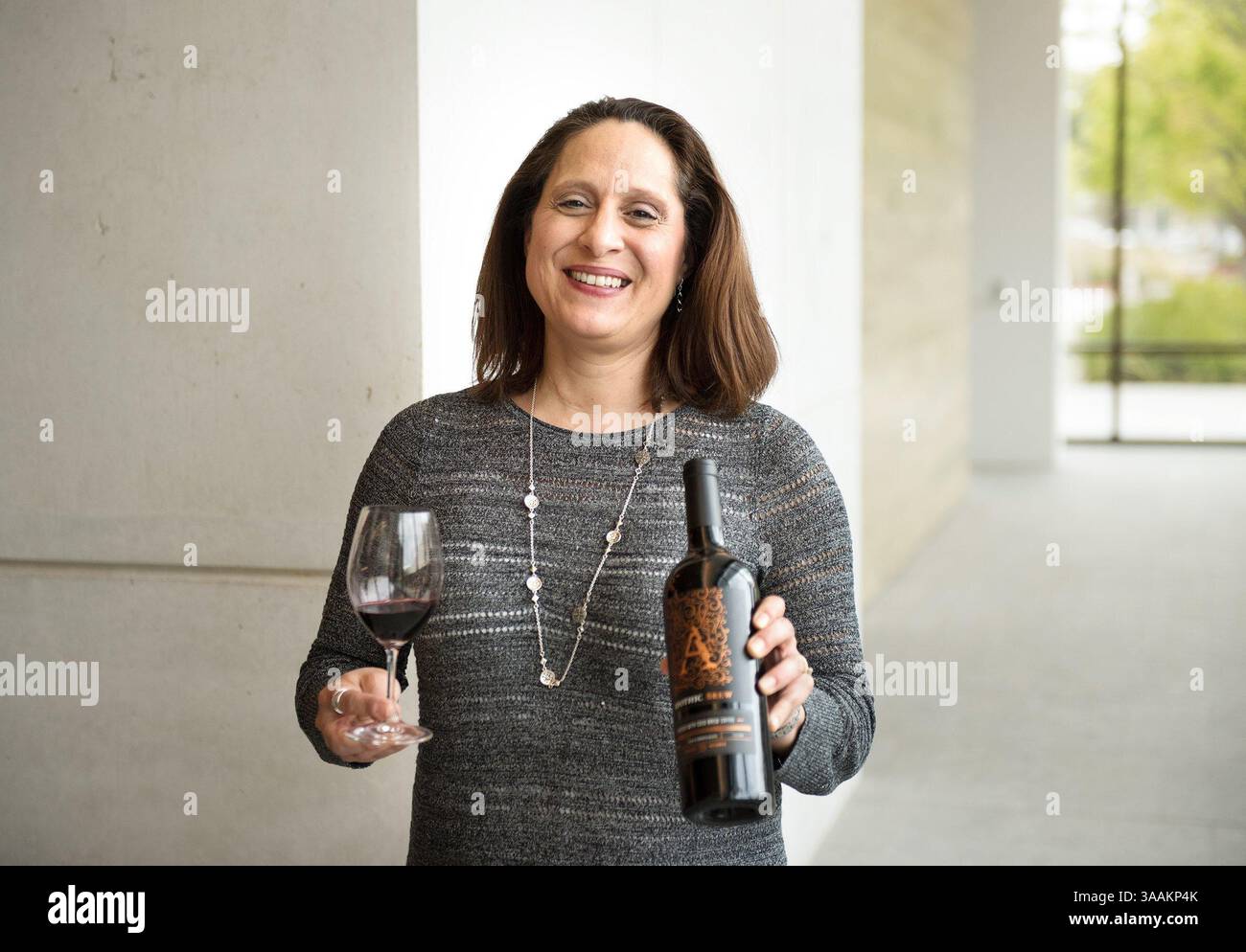 21. März 2018 – Modesto, CA, USA – der Apothic Winzer Deb Juergenson hat am 21. März 2018 auf der Gallo Winery in Modesto, Kalifornien, eine neue Rotweinmischung kreiert, die mit Kaltgebrühkaffee angereichert wird. (Bild: © Andy Alfaro/TNS via ZUMA Wire) Stockfoto