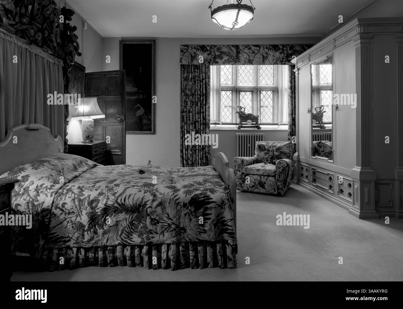 Angelsey Abbey, Lode, Cambridge, Cambridgeshire, England, UK - Blick von innen auf das Queen Elizabeth Zimmer Stockfoto