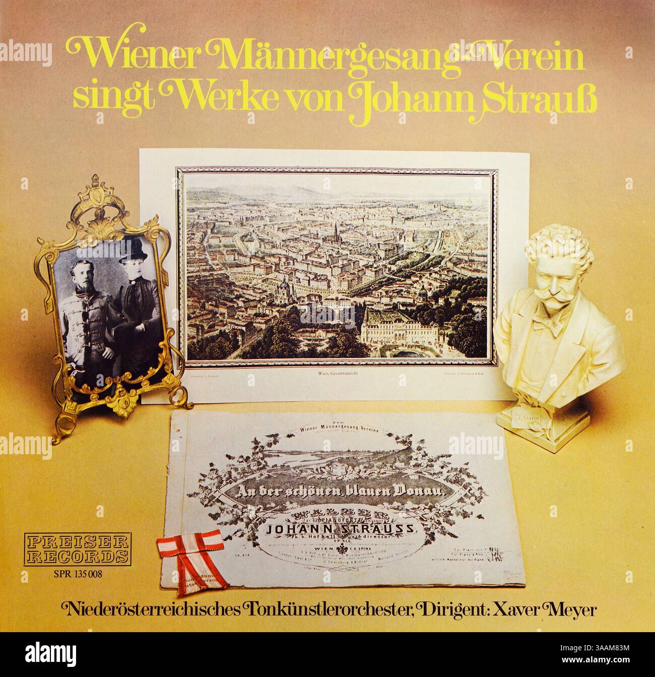 Der Wiener Männerchor singt Werke von Johann Strauss, dem Niederösterreichischen Tonkünstler Orchester und dem Dirigenten Xaver Meyer Stockfoto