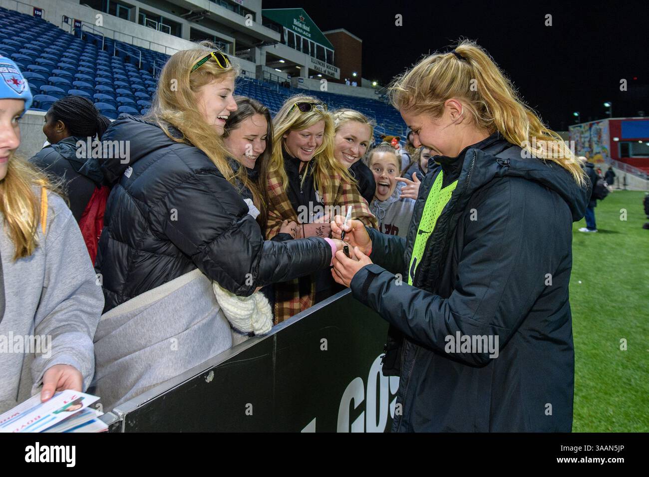 12. Mai 2018 - Bridgeview, Illinois, Vereinigte Staaten - Bridgeview, IL - Samstag, 12. Mai 2018: Chicago Red Stars vs Houston Dash im Toyota Park. (Kreditbild: © Daniel Bartel/ISIPhotos via ZUMA Wire) Stockfoto