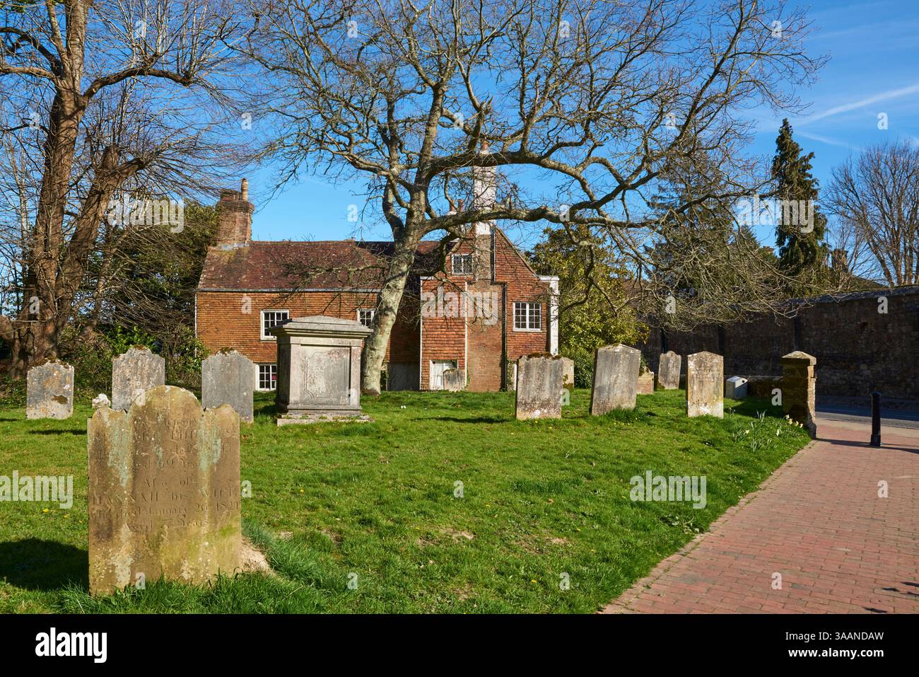 St. Mary's Kirchhof in Battle, East Sussex, Großbritannien Stockfoto