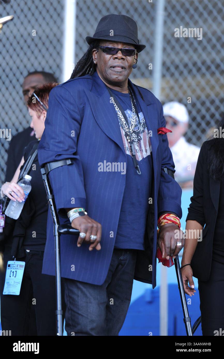 MIAMI BEACH, Florida – 18. JUNI: Der Saxophonist Clarence Clemons, ein prägender musikalischer Einfluss hinter dem Sound von Bruce Springsteen und der E Street Band, starb am Samstag an Komplikationen an einem Schlaganfall. Er war 69. Am 18. Juni 2011 in Miami Beach, Florida..Leute: Clarence Clemons (Kreditbild: © SMG via ZUMA Wire) Stockfoto