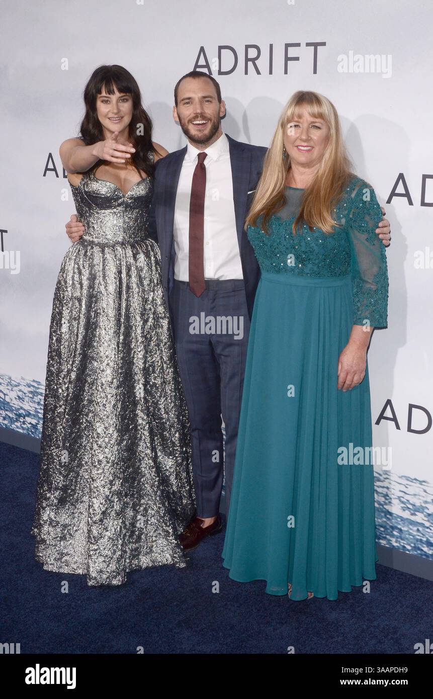 Mai 2018 – Los Angeles, CA, USA – LOS ANGELES – 23. MAI: Shailene Woodley, Sam Claflin, Tami Oldham bei der „Adrift“-Weltpremiere im Regal LA Live am 23. Mai 2018 in Los Angeles, CA (Kreditbild: © Kathy Hutchins Via ZUMA Wire) Stockfoto