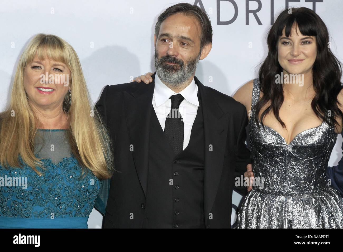 Mai 2018 – Los Angeles, CA, USA – LOS ANGELES – 23. MAI: Tami Oldham Ashcraft, Baltasar Kormakur, Shailene Woodley bei der „Adrift“-Weltpremiere im Regal LA Live am 23. Mai 2018 in Los Angeles, CA (Kreditbild: © Kathy Hutchins Via ZUMA Wire) Stockfoto