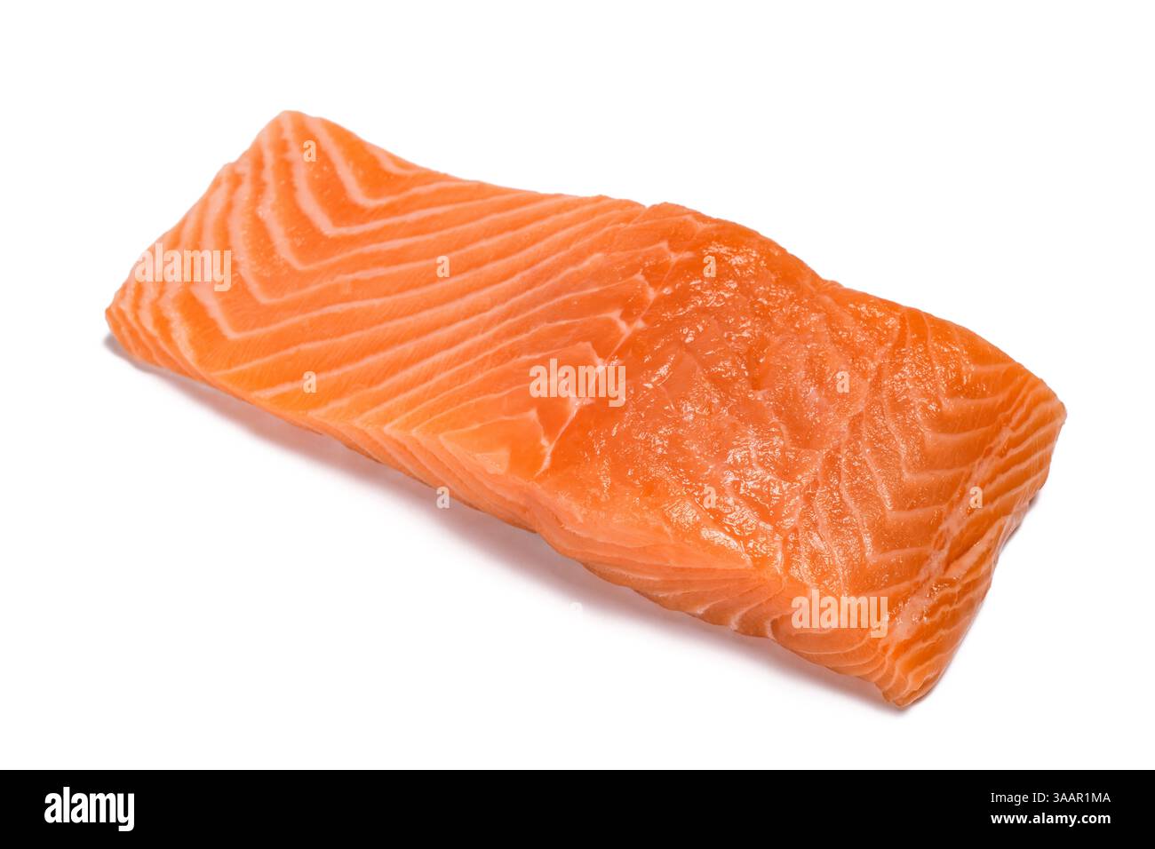 Scheibe Räucherlachs, isoliert auf weiß Stockfoto