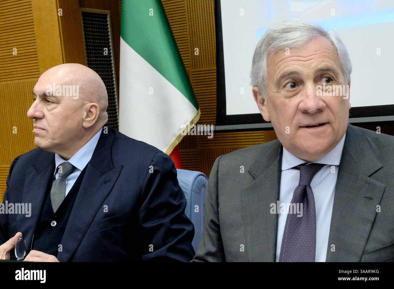 IL Ministro della Difesa Guido Crosetto, il Ministro degli Esteri Antonio Tajani in audizione davanti alle Commissioni riunite Esteri e Difesa di Camera e Senato sulla Deliberazione del Consiglio dei ministri in merito alla partecipazione dell'Italia a a a ulteriori missioni internazionali. Camera dei Deputati Roma, Martedì 01. April 2025 (Foto Mauro Scrobogna / LaPresse) Verteidigungsminister Guido Crosetto, Außenminister Antonio Tajani in einer Anhörung vor den gemeinsamen Auswärtigen- und Verteidigungsausschüssen der Kammer und des Senats über die Entschließung des Ministerrats zur Teilnahme Italiens an Stockfoto