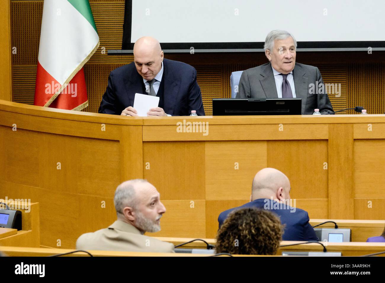 IL Ministro della Difesa Guido Crosetto, il Ministro degli Esteri Antonio Tajani in audizione davanti alle Commissioni riunite Esteri e Difesa di Camera e Senato sulla Deliberazione del Consiglio dei ministri in merito alla partecipazione dell'Italia a a a ulteriori missioni internazionali. Camera dei Deputati Roma, Martedì 01. April 2025 (Foto Mauro Scrobogna / LaPresse) Verteidigungsminister Guido Crosetto, Außenminister Antonio Tajani in einer Anhörung vor den gemeinsamen Auswärtigen- und Verteidigungsausschüssen der Kammer und des Senats über die Entschließung des Ministerrats zur Teilnahme Italiens an Stockfoto