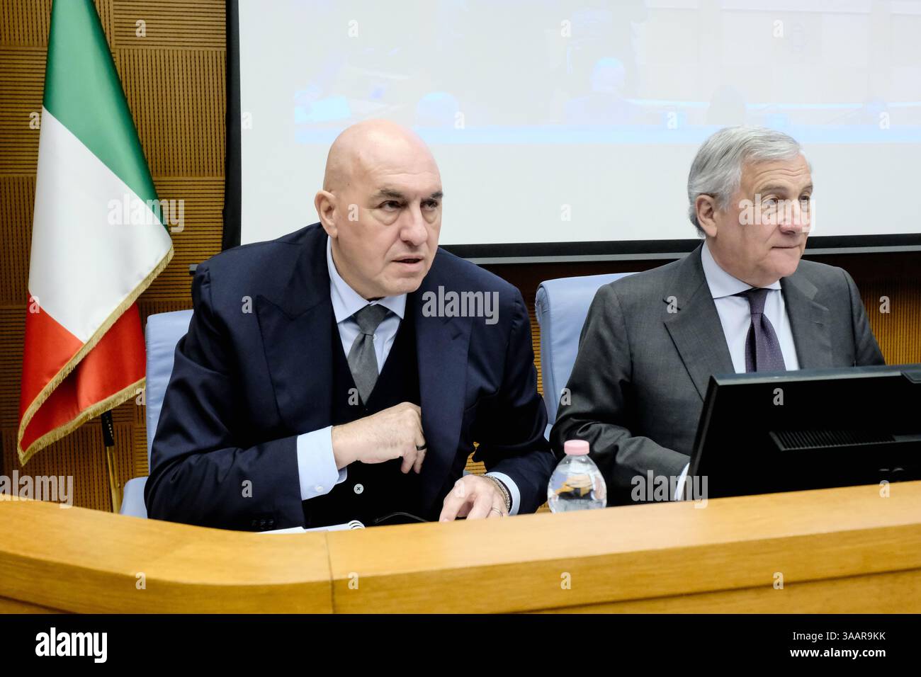 IL Ministro della Difesa Guido Crosetto, il Ministro degli Esteri Antonio Tajani in audizione davanti alle Commissioni riunite Esteri e Difesa di Camera e Senato sulla Deliberazione del Consiglio dei ministri in merito alla partecipazione dell'Italia a a a ulteriori missioni internazionali. Camera dei Deputati Roma, Martedì 01. April 2025 (Foto Mauro Scrobogna / LaPresse) Verteidigungsminister Guido Crosetto, Außenminister Antonio Tajani in einer Anhörung vor den gemeinsamen Auswärtigen- und Verteidigungsausschüssen der Kammer und des Senats über die Entschließung des Ministerrats zur Teilnahme Italiens an Stockfoto