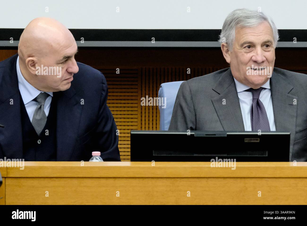 IL Ministro della Difesa Guido Crosetto, il Ministro degli Esteri Antonio Tajani in audizione davanti alle Commissioni riunite Esteri e Difesa di Camera e Senato sulla Deliberazione del Consiglio dei ministri in merito alla partecipazione dell'Italia a a a ulteriori missioni internazionali. Camera dei Deputati Roma, Martedì 01. April 2025 (Foto Mauro Scrobogna / LaPresse) Verteidigungsminister Guido Crosetto, Außenminister Antonio Tajani in einer Anhörung vor den gemeinsamen Auswärtigen- und Verteidigungsausschüssen der Kammer und des Senats über die Entschließung des Ministerrats zur Teilnahme Italiens an Stockfoto