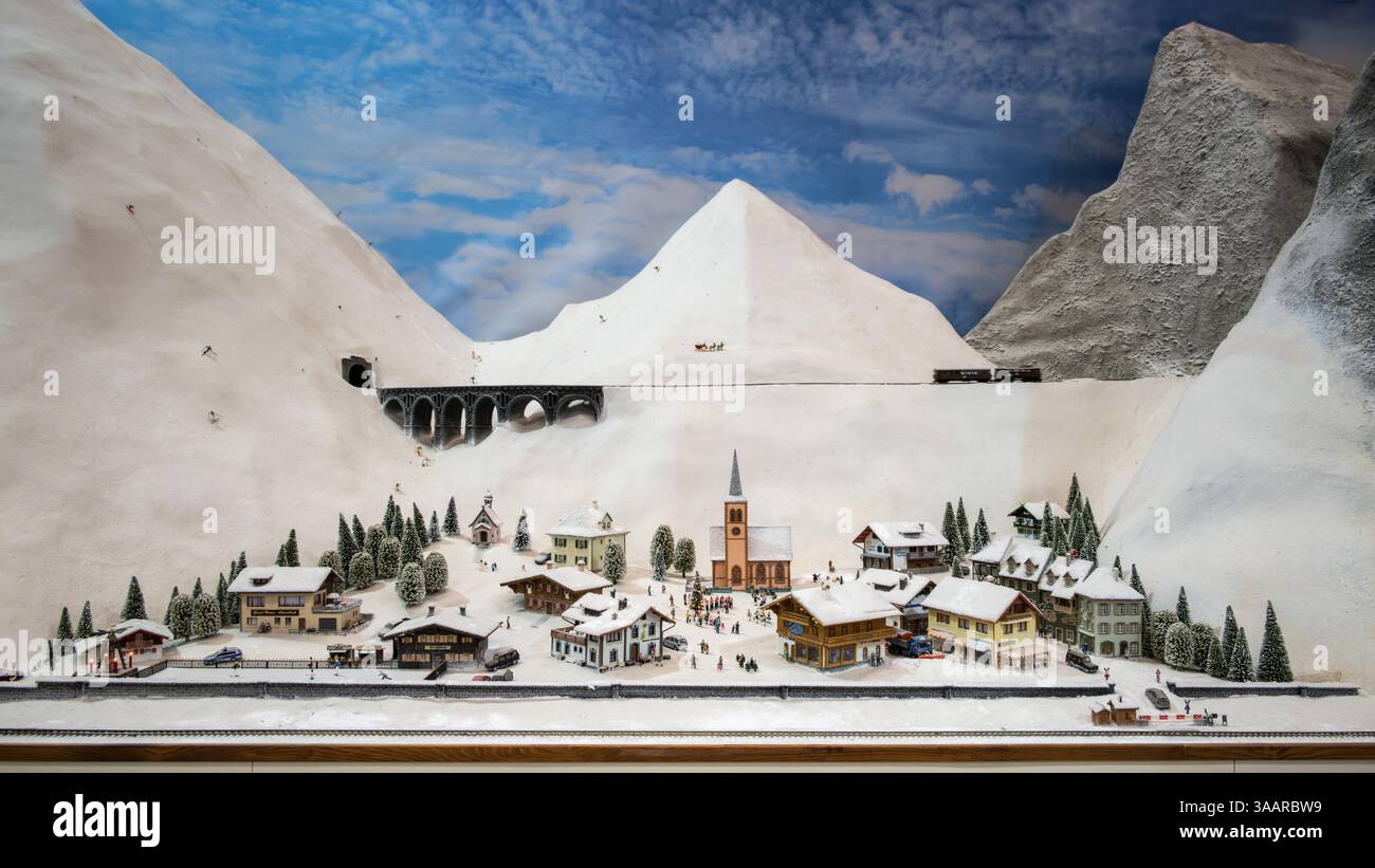 Weihnachtsszene, European Railway Layout, Wroxham Miniature Worlds, Norfolk, Großbritannien Stockfoto Weihnachtsszene, European Railway Layout, Wroxham Miniature Worlds, Norfolk, Großbritannien Stockfoto
