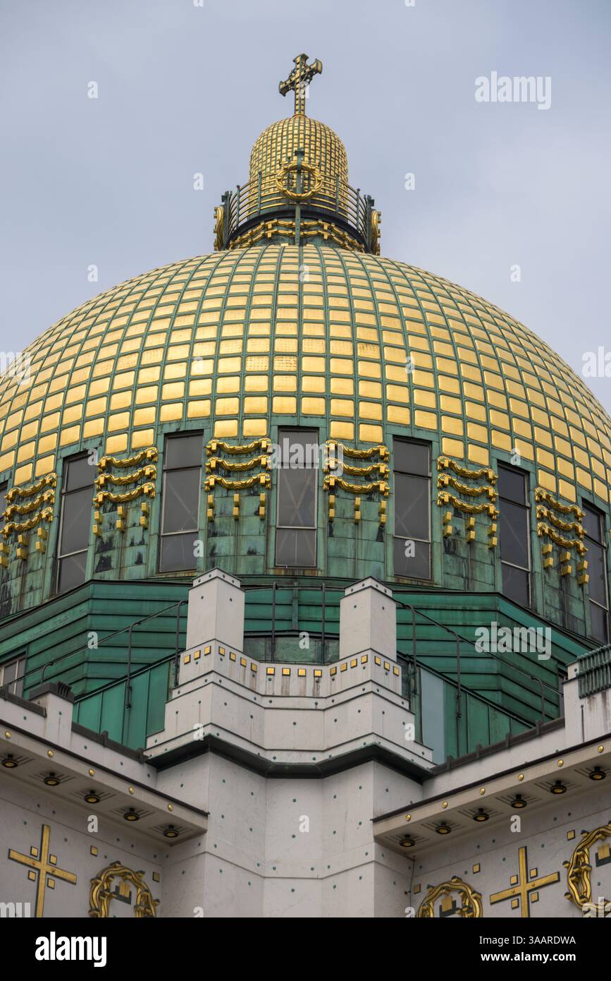 Detail der Kuppel, außen, Jugendstilkirche am Steinhof, 1907, auch Kirche St. Leopold genannt, Wien, Österreich Stockfoto