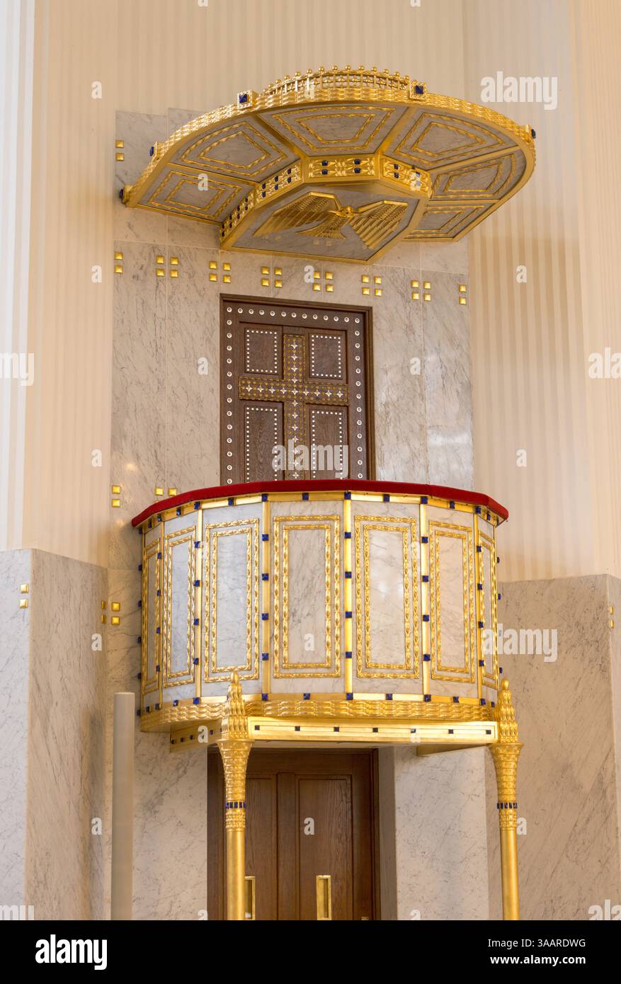 Kanzel, Jugendstilkirche am Steinhof, 1907, auch Kirche St. Leopold, Wien, Österreich Stockfoto