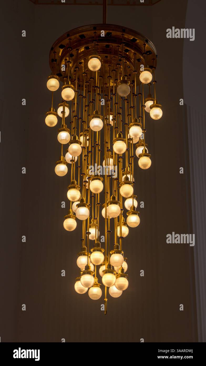 Detail des Kronleuchters, Jugendstilkirche am Steinhof, 1907, auch Kirche St. Leopold, Wien, Österreich genannt Stockfoto