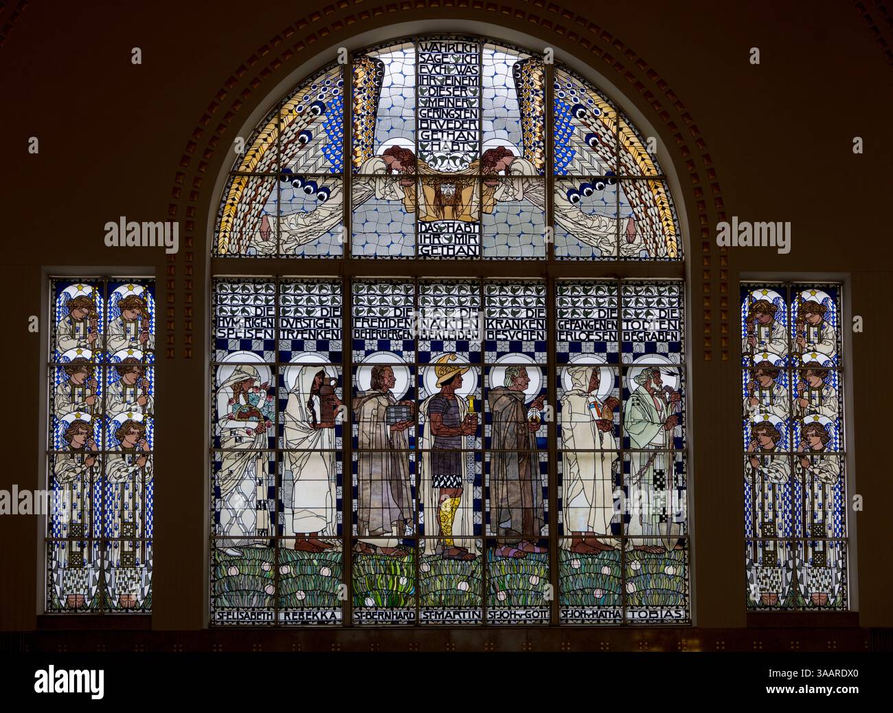 Buntglasfenster von Koloman Moser, Jugendstilkirche am Steinhof, 1907, auch Kirche St. Leopold, Wien, Österreich Stockfoto