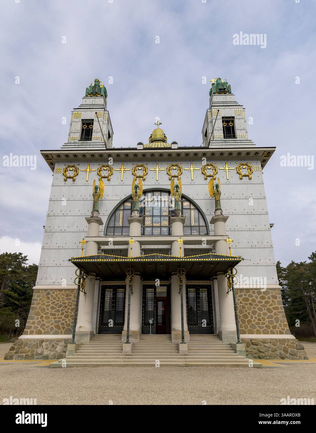 Außenansicht der Jugendstilkirche am Steinhof, 1907, auch Kirche St. Leopold, Wien, Österreich Stockfoto