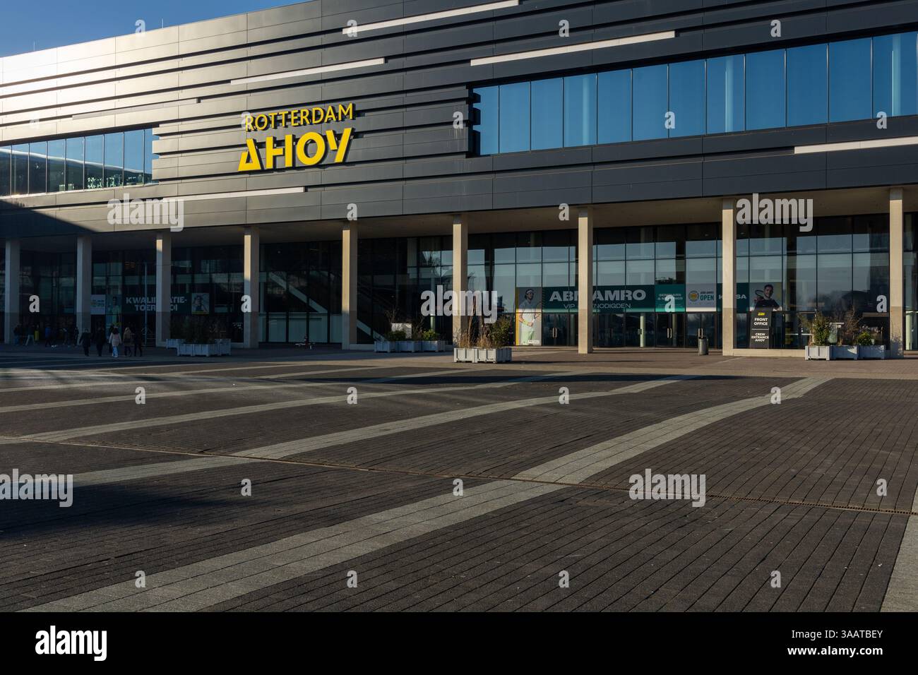Rotterdam, Niederlande. Februar 2025. Rotterdam Ahoy-Logo. Ahoy ist ein multifunktionaler Veranstaltungsort mit einer reichen Geschichte von schönen und inspirierenden sogar Stockfoto