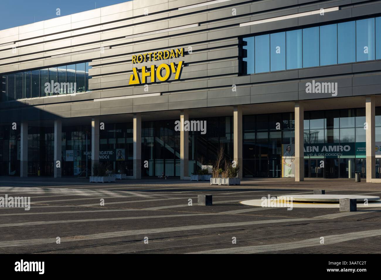 Rotterdam, Niederlande. Februar 2025. Rotterdam Ahoy ein multifunktionaler Veranstaltungsort mit einer reichen Geschichte wunderschöner und inspirierender Veranstaltungen und Messen. Stockfoto