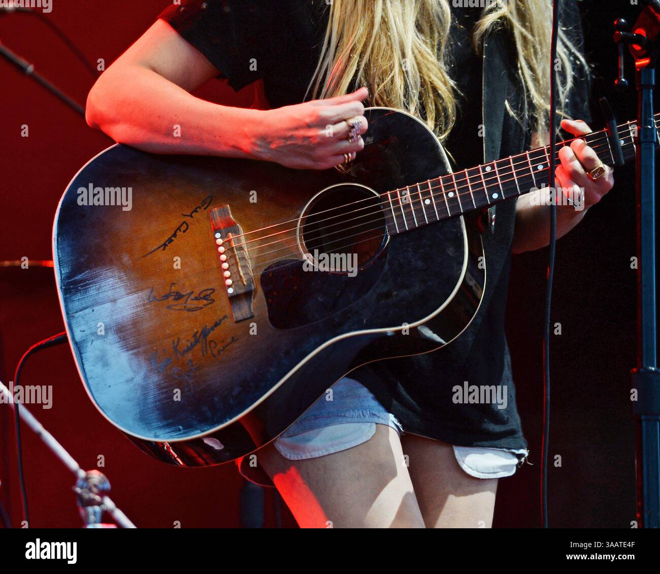 6. August 2016 - West Palm Beach, Florida, Vereinigte Staaten von Amerika - WEST PALM BEACH, FL - 06. AUGUST: Holly Williams tritt am 6. August 2016 im Perfect Vodka Amphitheater in West Palm Beach, Florida auf...People: Holly Williams..T (Kreditbild: © Storms Media Group/SMG Via ZUMA Wire) Stockfoto
