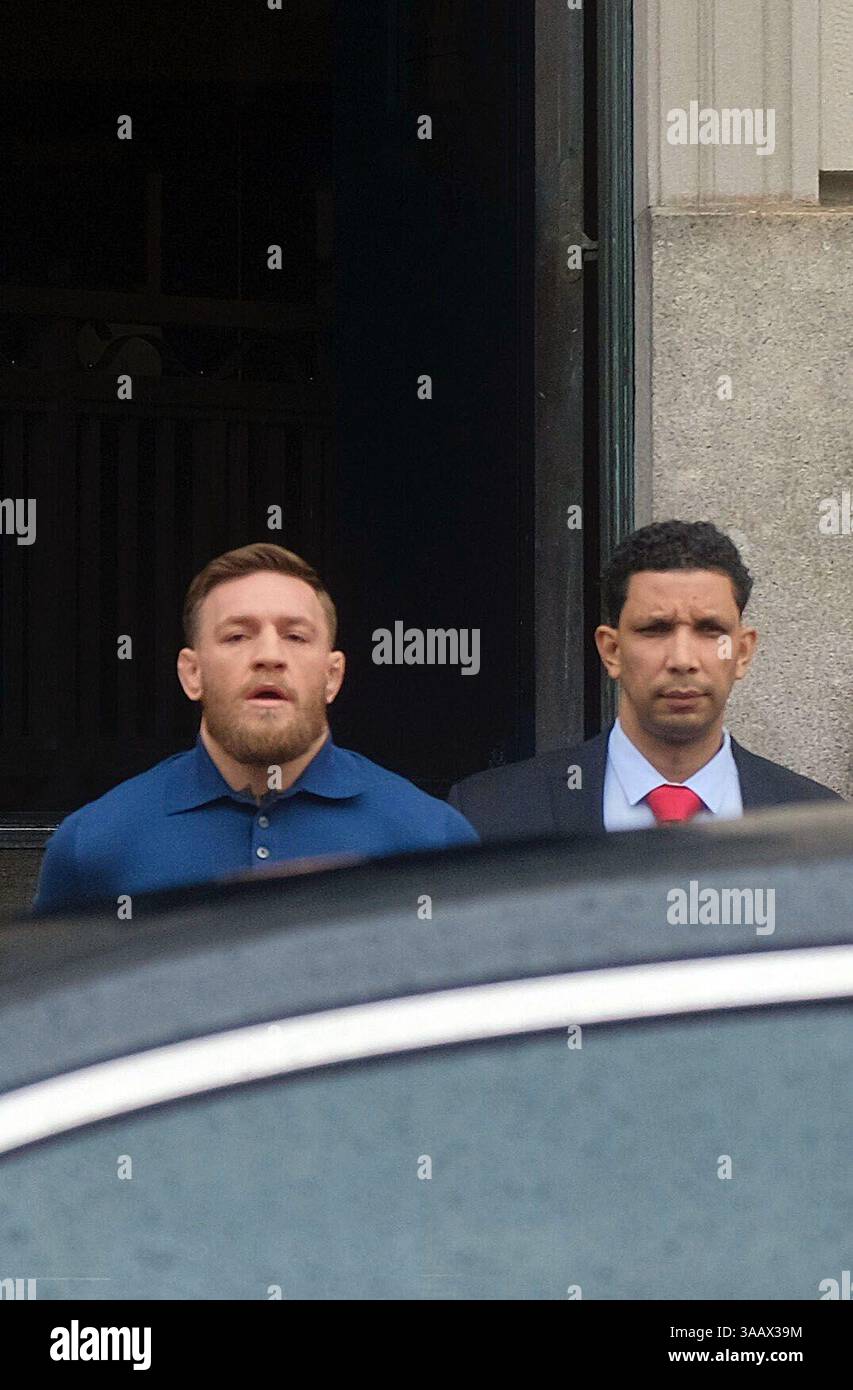6. April 2018 - New York, New York, Vereinigte Staaten - MMA-Kämpfer Conor McGregor wird aus dem 78. Polizeibezirk in Brooklyn geführt, nachdem am 6. April 2018 mehrere UFC-Kämpfer in New York City verletzt wurden (Credit Image: © Charles Leonard/Ace Pictures via ZUMA Press) Stockfoto