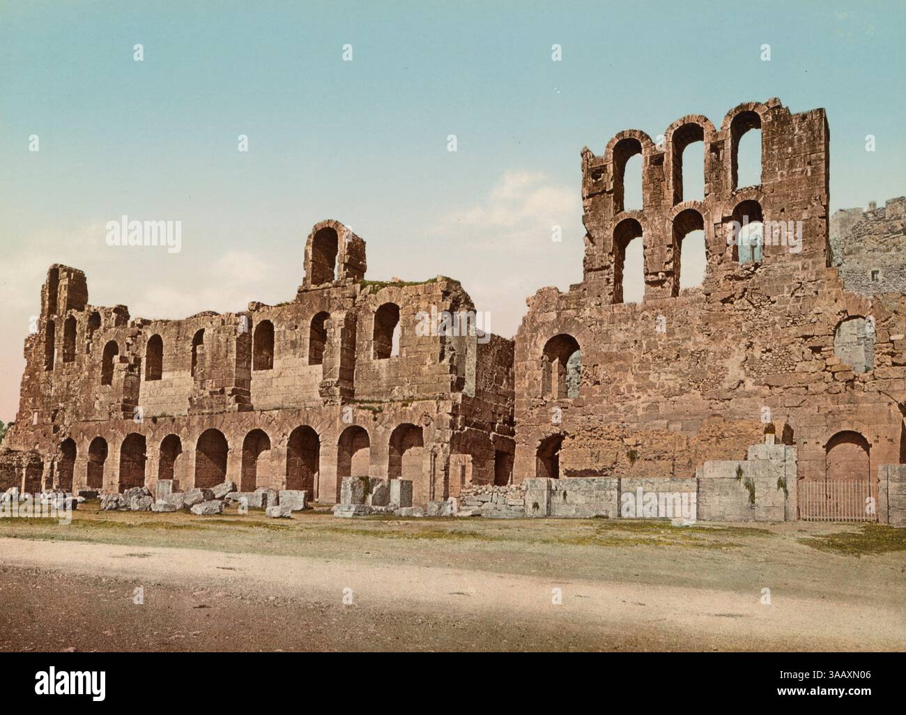 Vintage-Fotochromdruck des antiken Odeons des Herodes Atticus-Theaters in Athen, Griechenland. Stockfoto