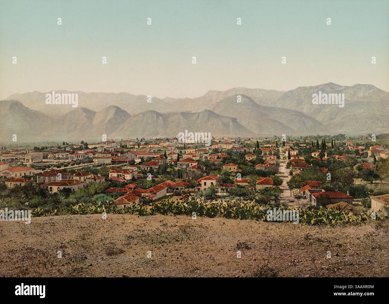 Fotochrom von Sparta im antiken Griechenland mit dem Berg Taygetus im Hintergrund. Stockfoto