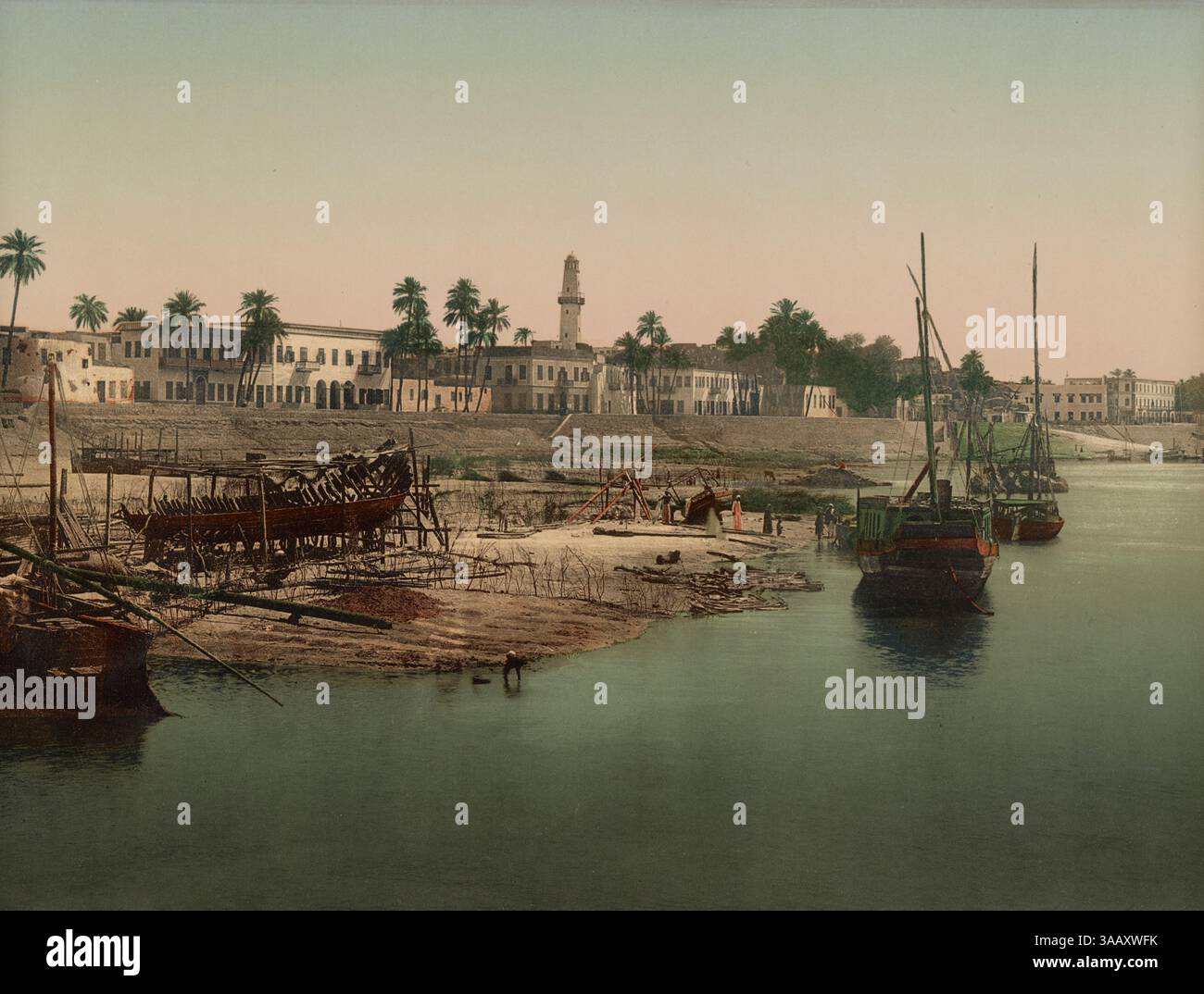 Fotochrom-Druck der Stadt Assuan am Ufer des Nils in Südägypten. Stockfoto