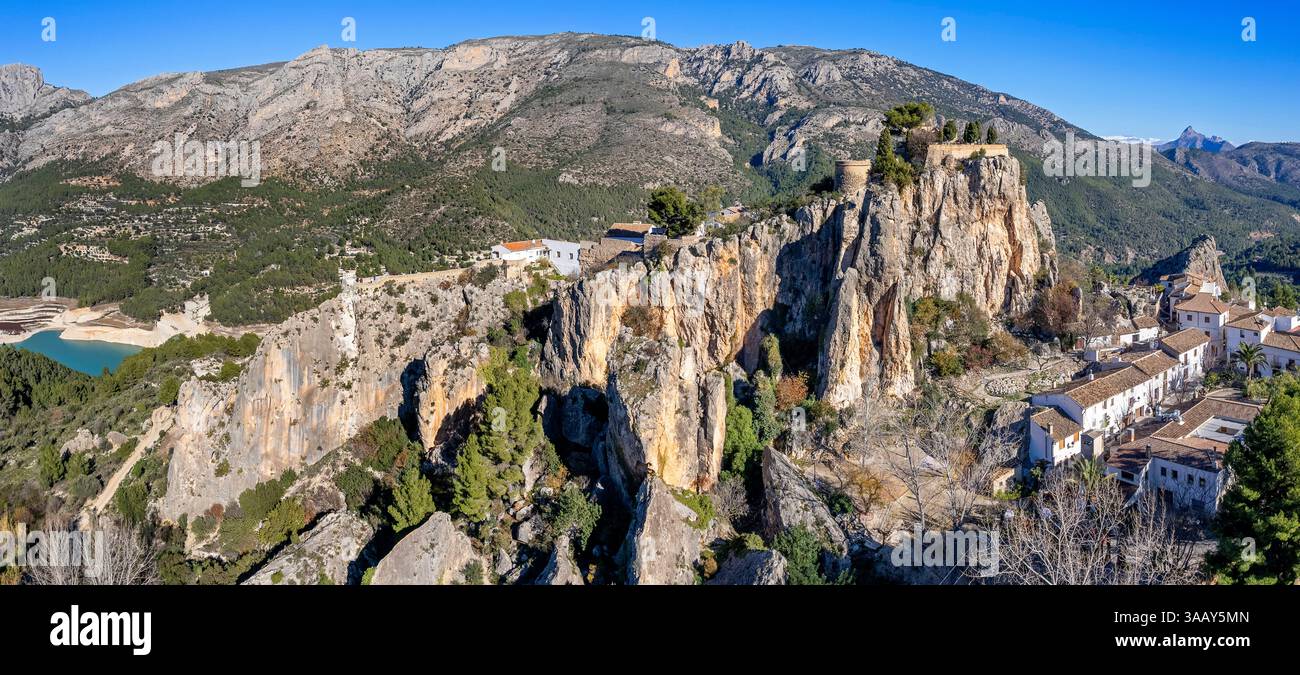 Spanien, Region Valencia, El Castell de Guadalest (Luftaufnahme) Stockfoto