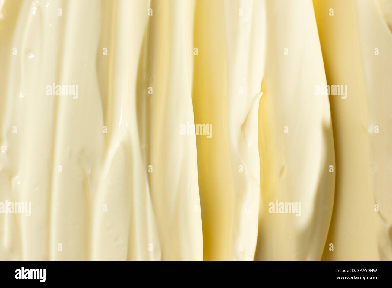 Glänzende Weiße Mayonnaise-Oberfläche. Hintergrund Der Lebensmittelstruktur. Stockfoto