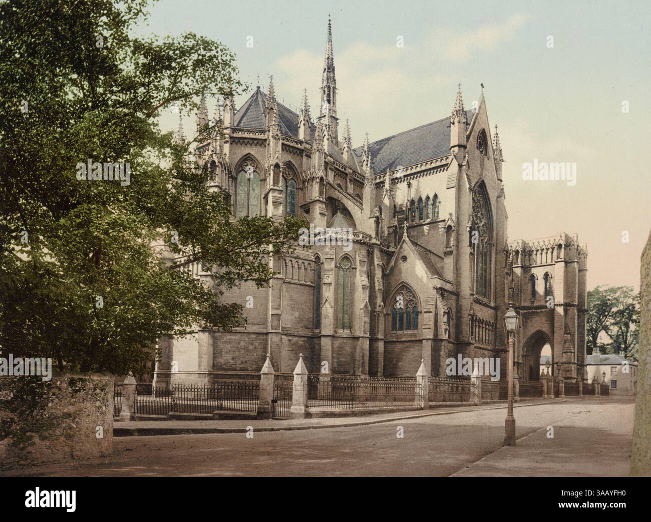 Fotochrom-Vintage-Druck der Arundel Cathedral in West Sussex, England. Stockfoto