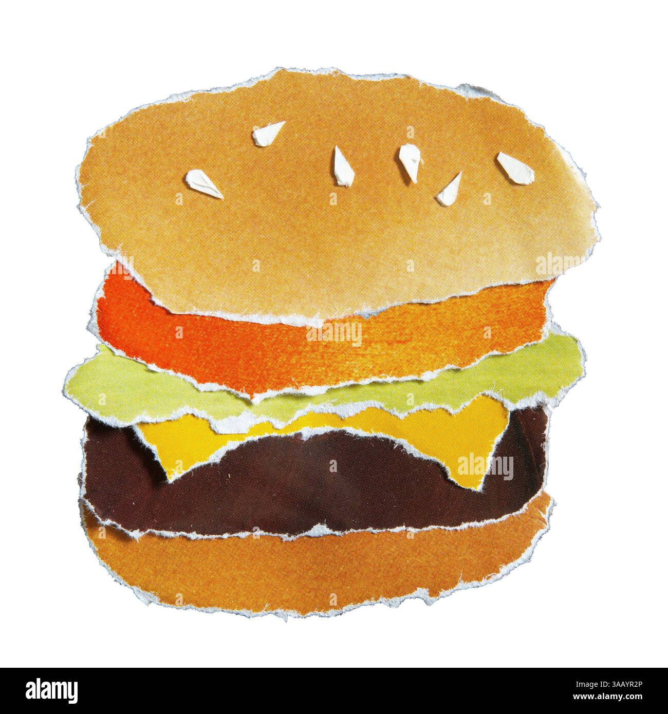 Burger mit dickem Patty aus zerrissenem Magazinpapier auf weißem Hintergrund mit Schneidepfad Stockfoto