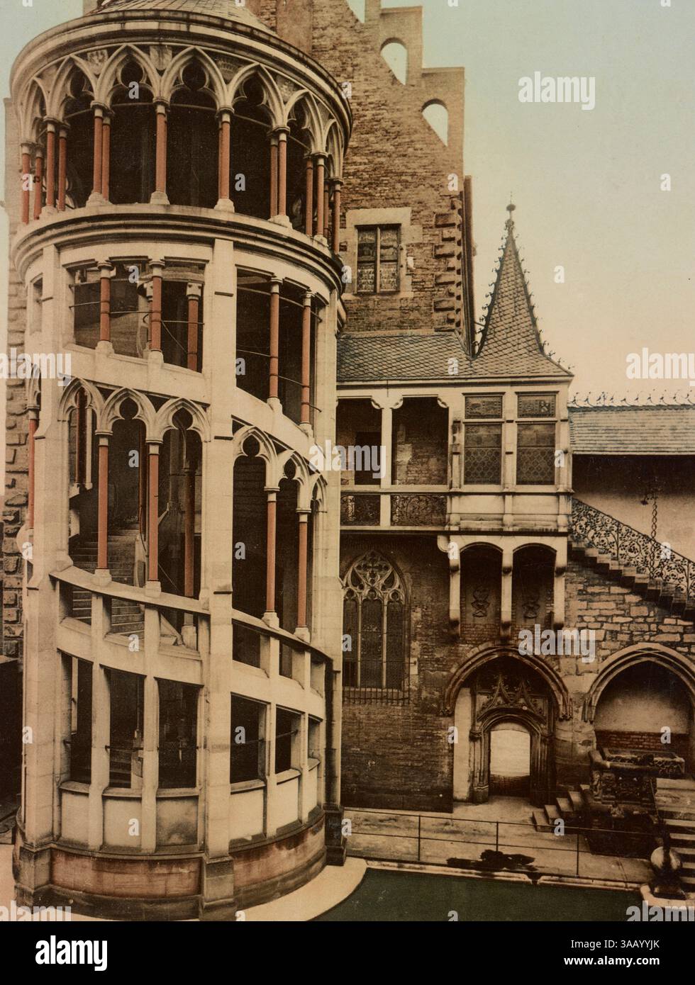 Vintage-Fotochromdruck des Wasserhofs des Deutschen Nationalmuseums in Nürnberg Stockfoto